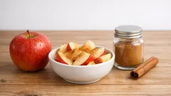Apfel mit Zimt am Morgen: macht das nüchtern wirklich länger satt?