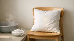 Gelbe Kissenflecken entfernen: So wird dein Kopfkissen wieder richtig weiß