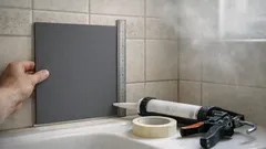 Badwände neu ohne Fliesen rausreißen: 3 clevere Wandverkleidungen, die wirklich halten