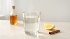 Apfelessig-Detox am Morgen: Was der Drink wirklich bringt und was nicht